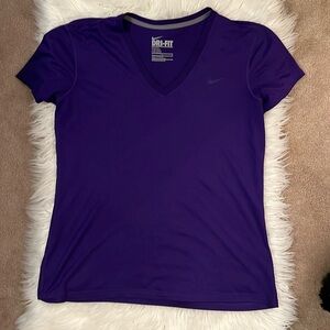 Nike Fit women’s purple top, like new!!!!❤️ v neck